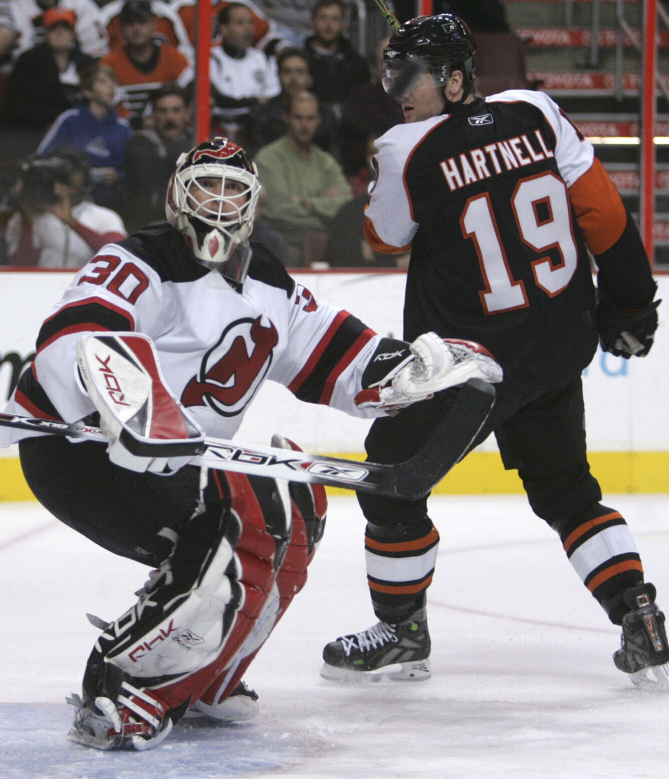 2007: Martin Brodeur becomes second goalie in NHL history to win 500 career games